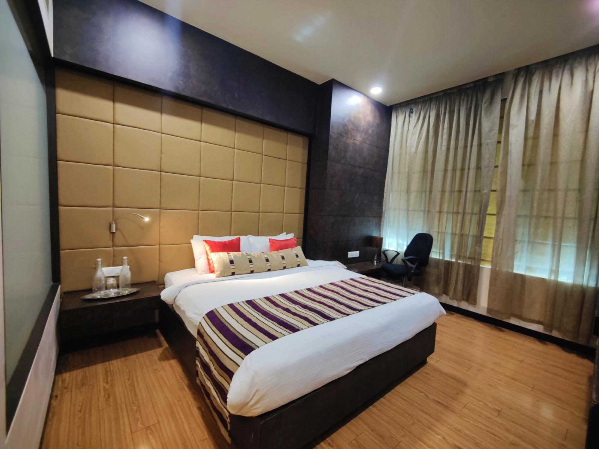 Regenta Central Grand Exotica Pimpri-Chinchwad Exterior foto