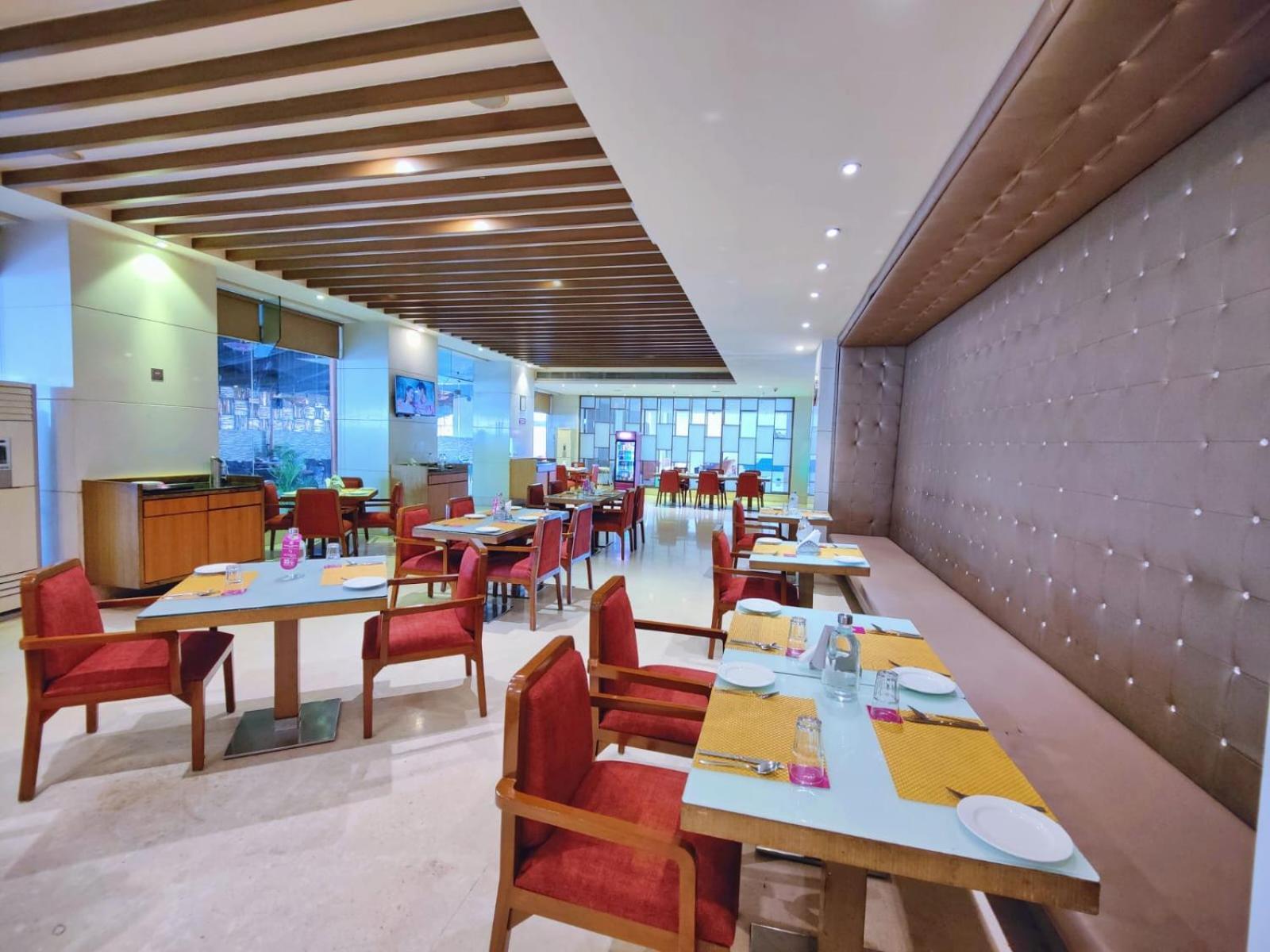 Regenta Central Grand Exotica Pimpri-Chinchwad Exterior foto
