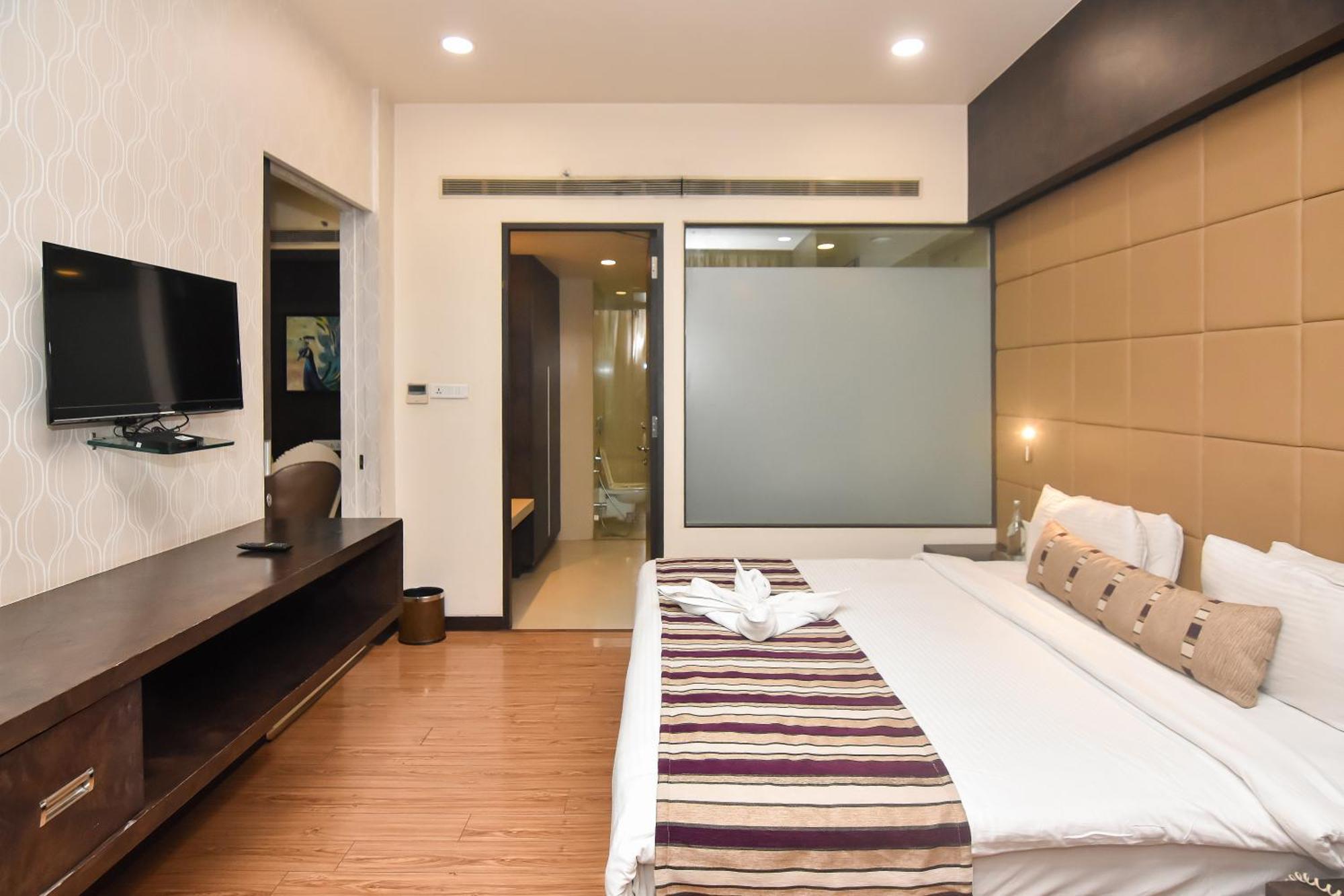 Regenta Central Grand Exotica Pimpri-Chinchwad Exterior foto